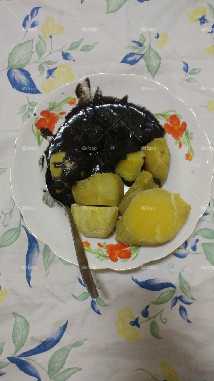 Boiled potatoes and Black soup (food)