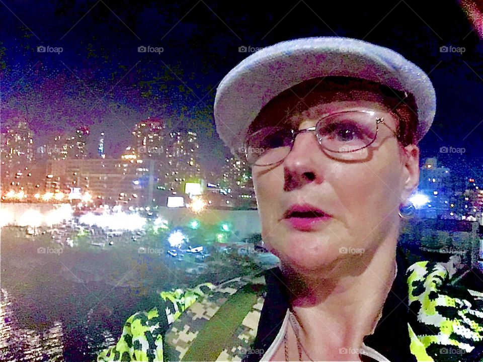 One evening in October 2022 I crossed over the „Pulaski Bridge“ to shop at the „Lincoln Market“ in „Greenpoint“, Bklyn that is open for 24 hours and I took a few choice photographs on the way. Hypnotic Productions