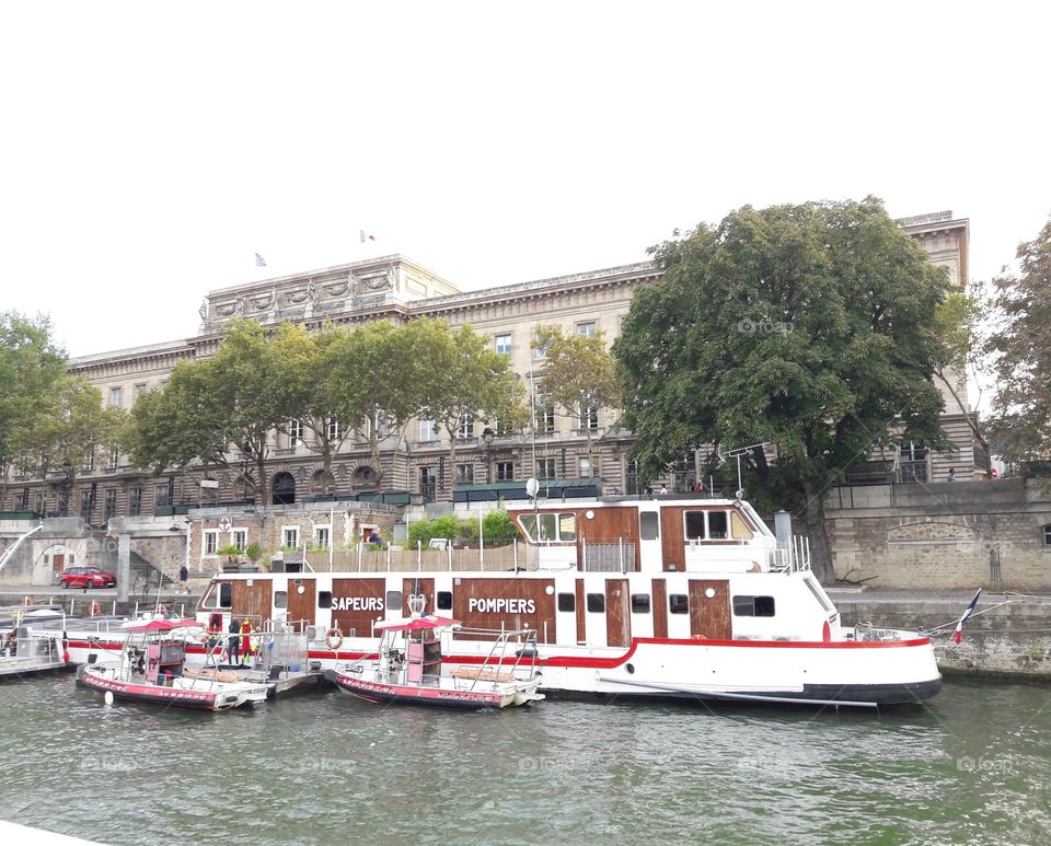 Cruise on Seine