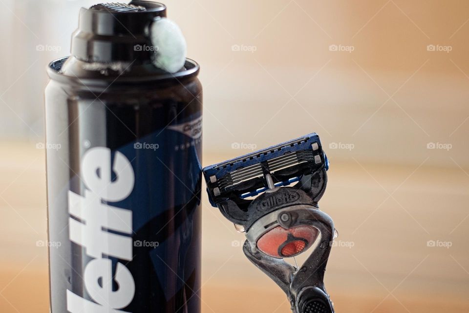 Men’s shaving cream and razor