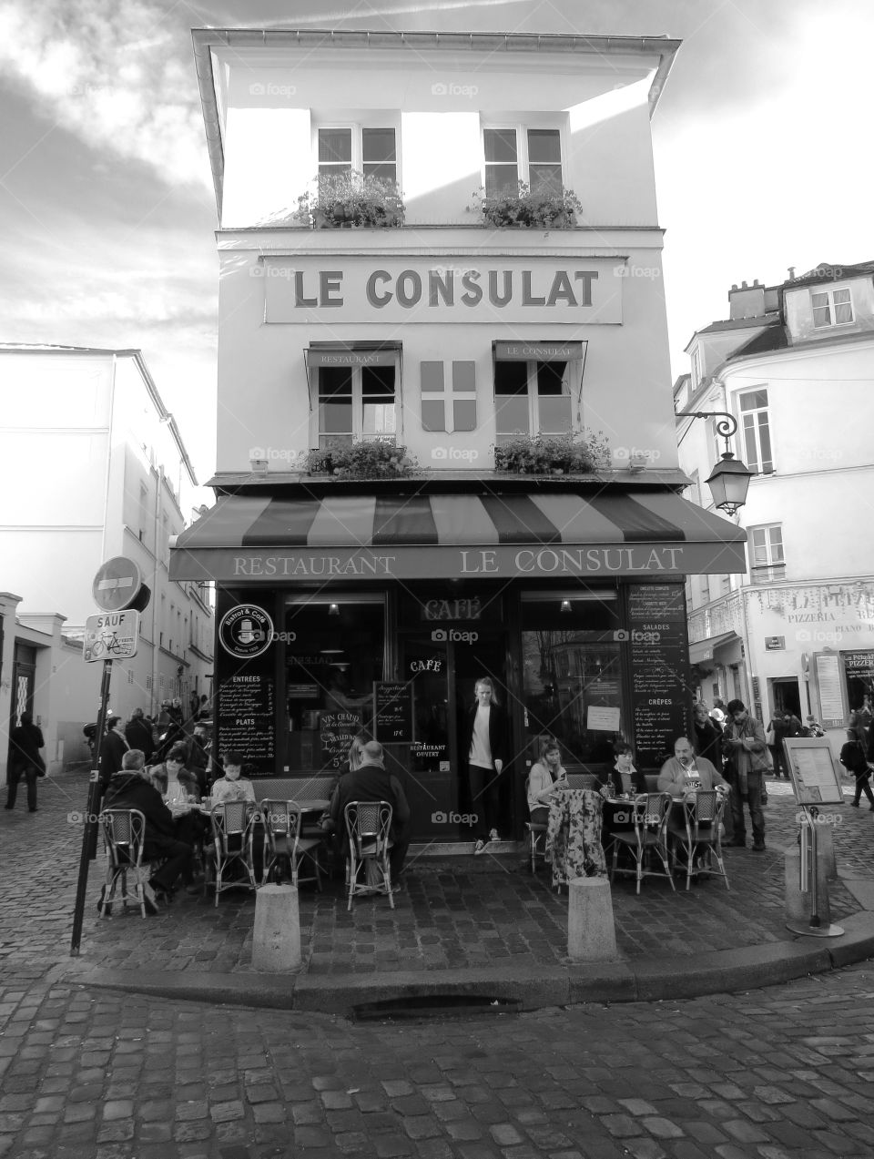 Montmartre restaurant Le Consulat