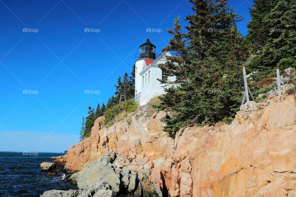 Lighthouse on the Rocks 
