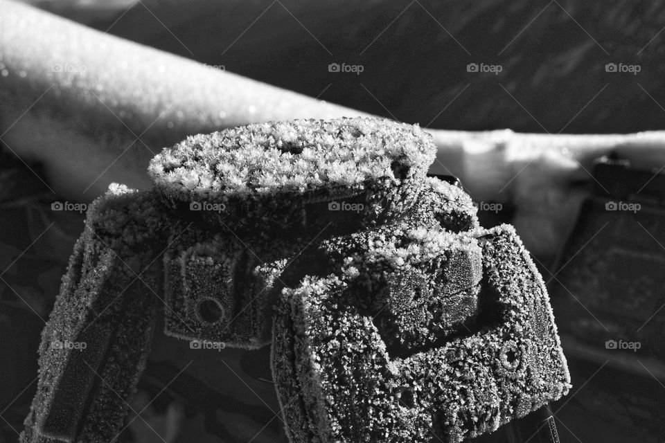 snowflakes stick on tripod in cold weather