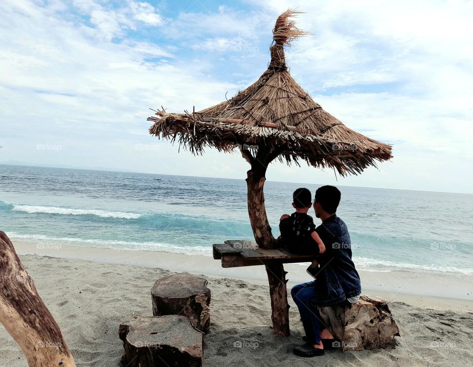 enjoy the sea with father