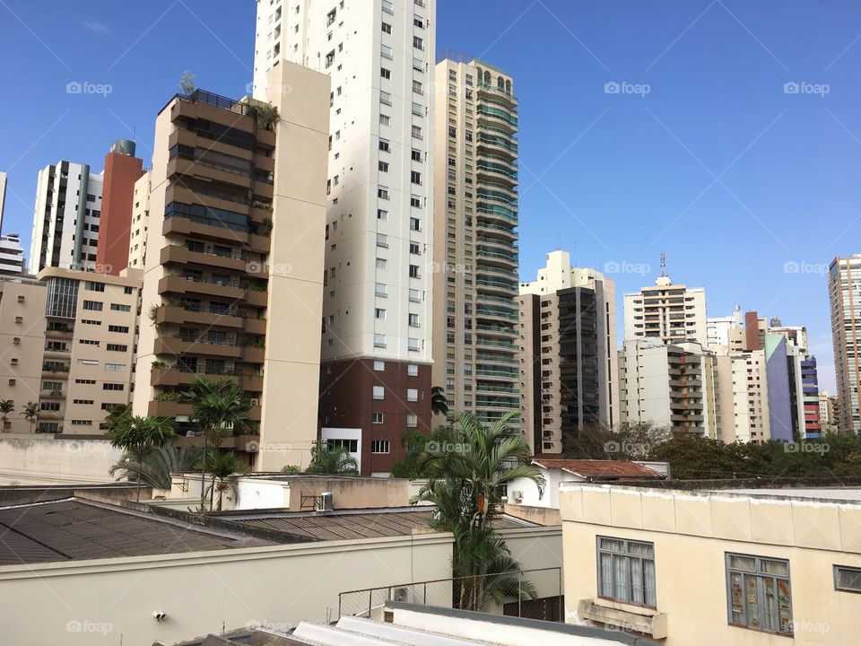 Setor Bueno em Goiânia - Go em destaque prédio com 5 garagens 5 suítes e 5 salas lindo!