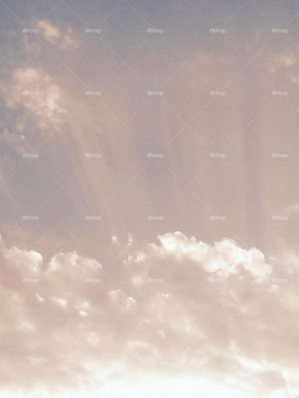 2022 Isla filter sky and rays diffusions