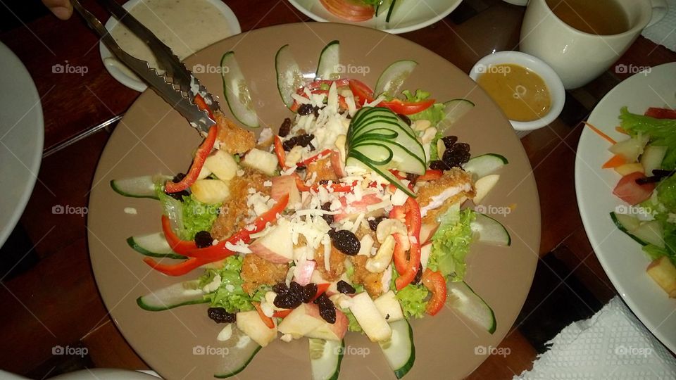 veggie salad with chruncy chicken