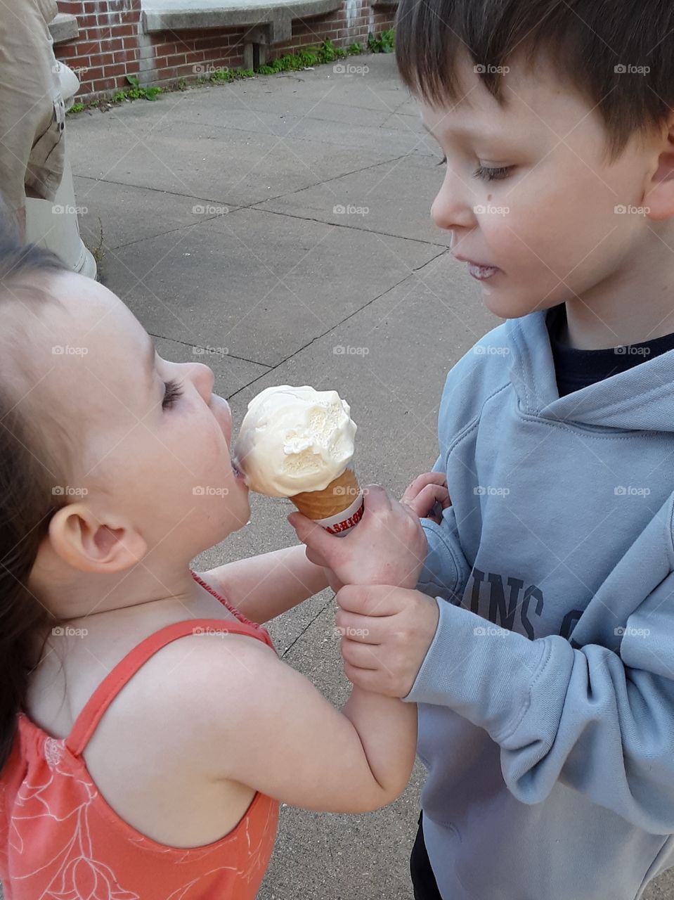 brother sister ice cream cone