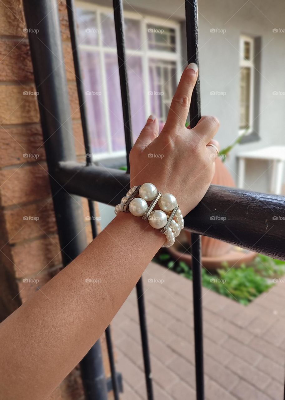 White pearl bracelet