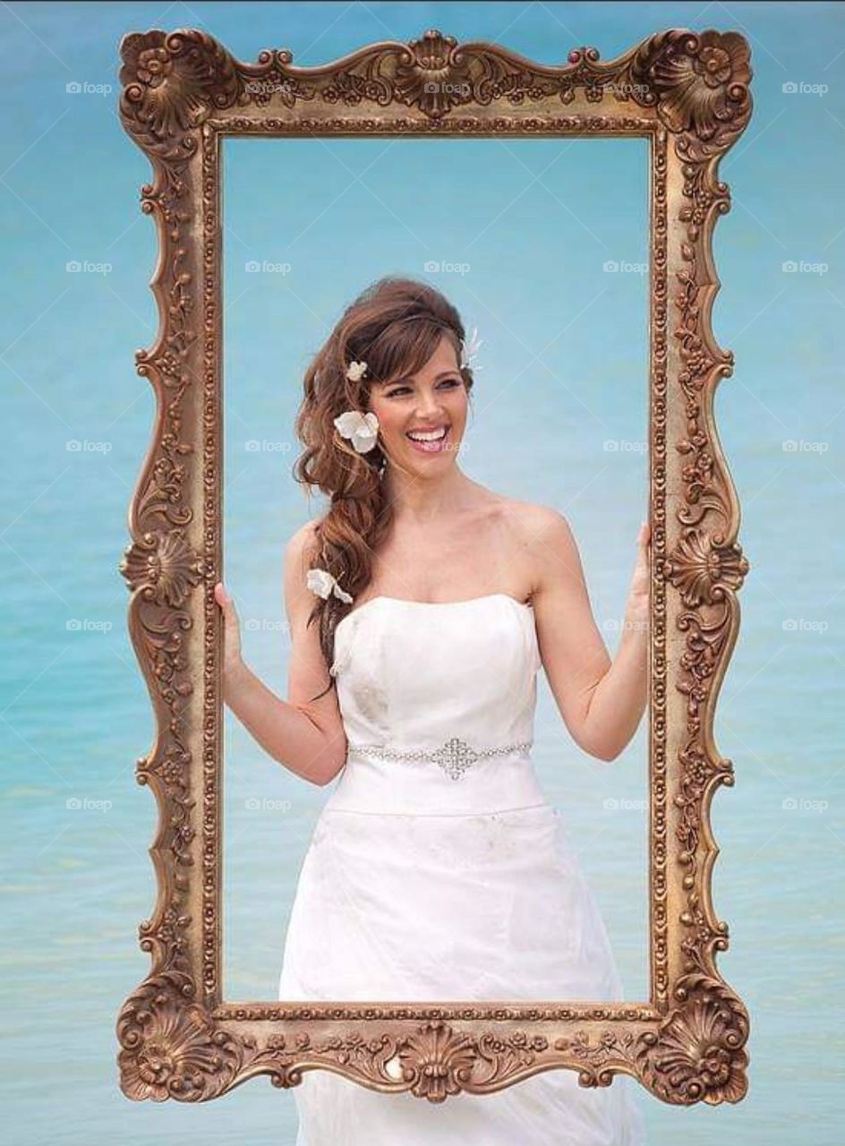 My friend does a mirror shot for everyone to take photos during her wedding