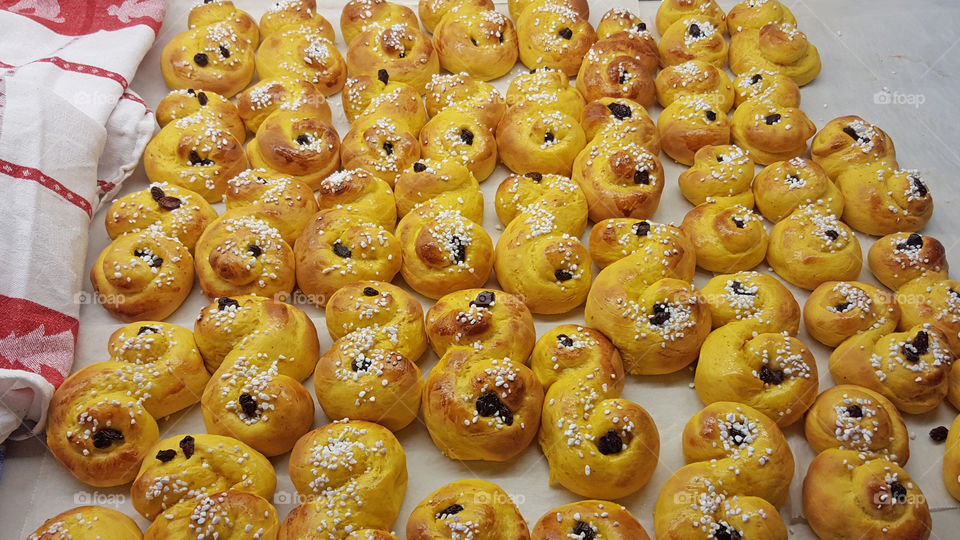 Baking saffron buns