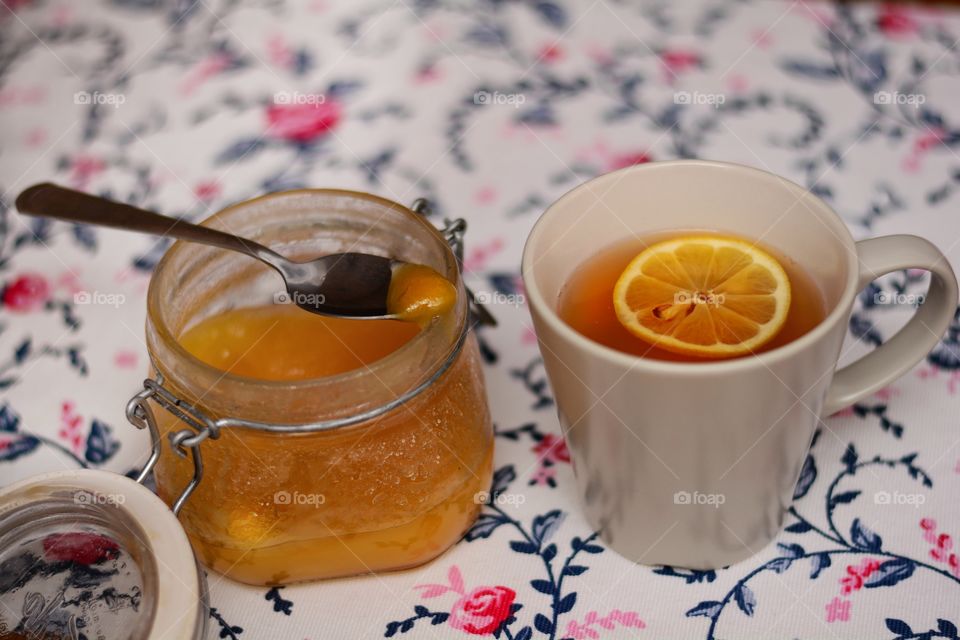 Honey tea and lemon