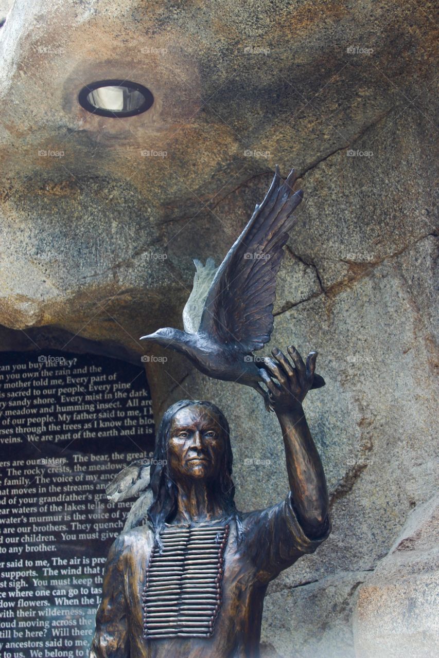 Statue of Chief Seattle at Memphis Zoo