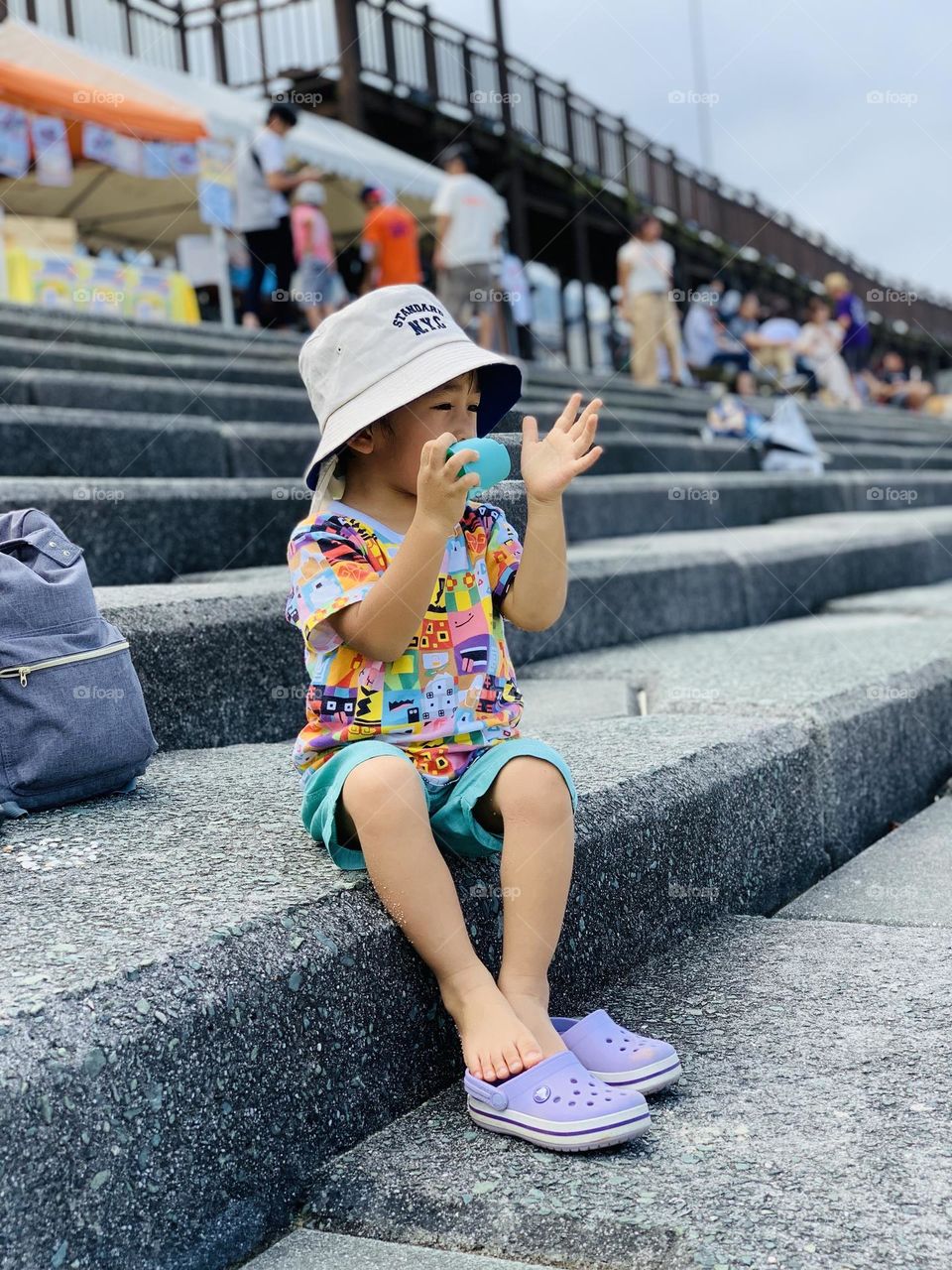 Play around a beach with a kid