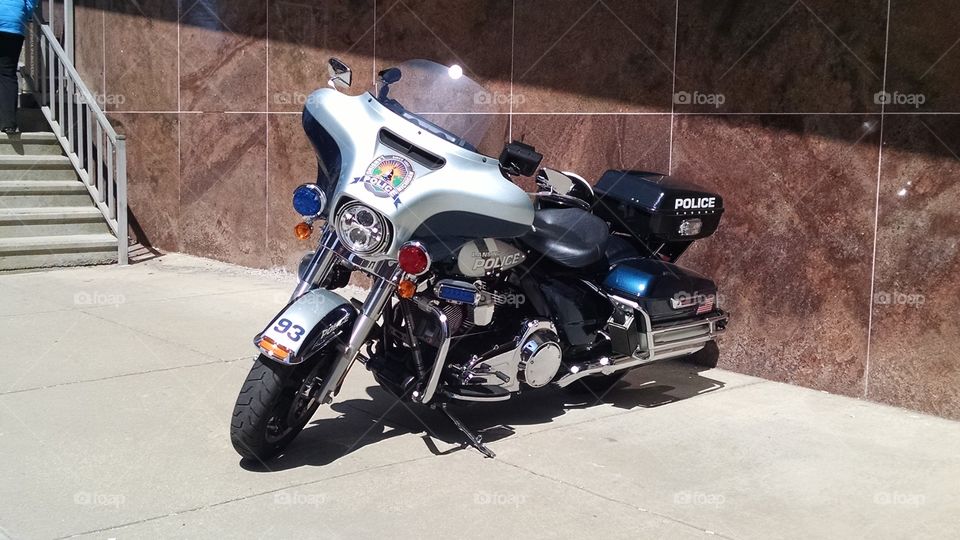 nice bike. super clean police motorcycle