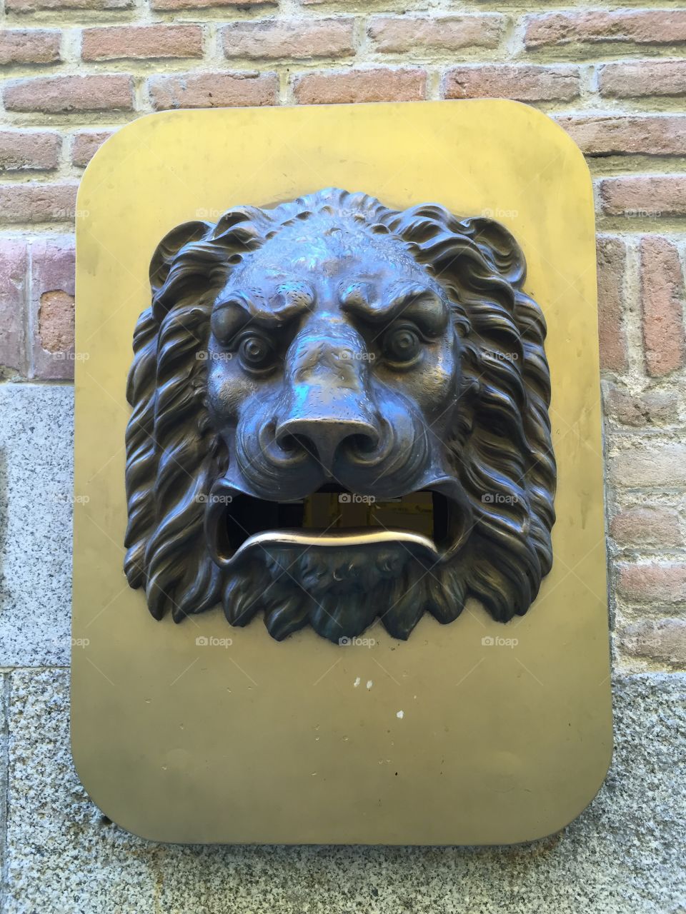 Mailbox in bronze in a shape of a lion face 