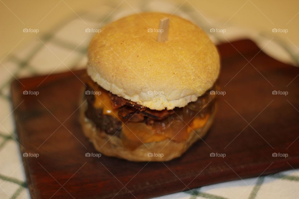 burguer with bacon