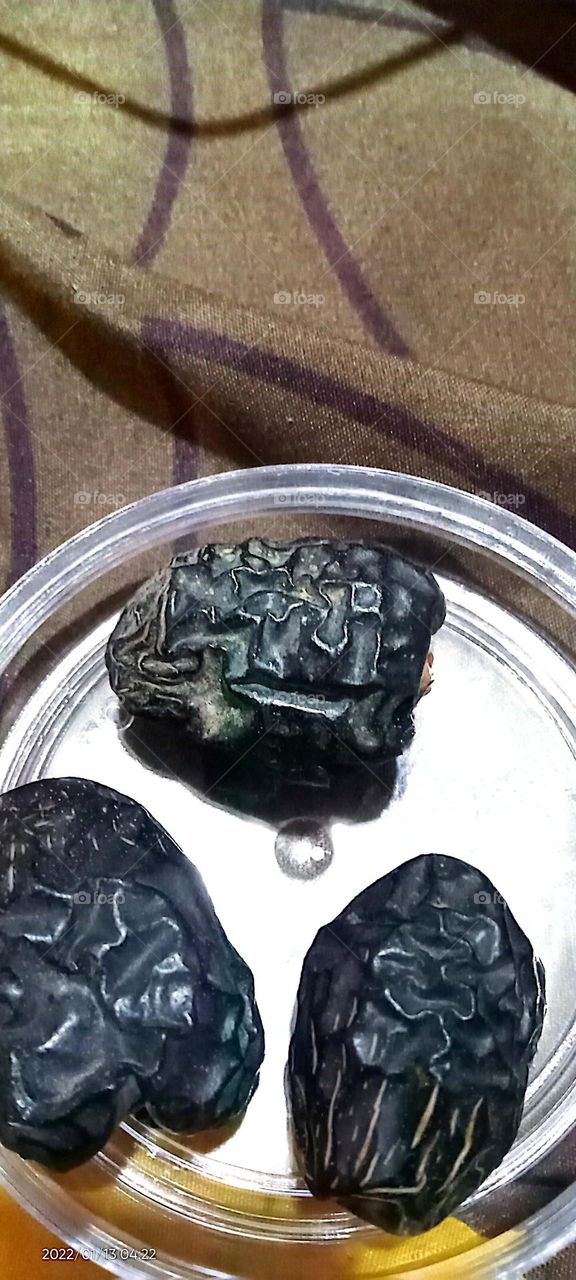 Photo Or Pictures About The Fruit Shape Of Ajwa Dates Or Old Prophet Dates.