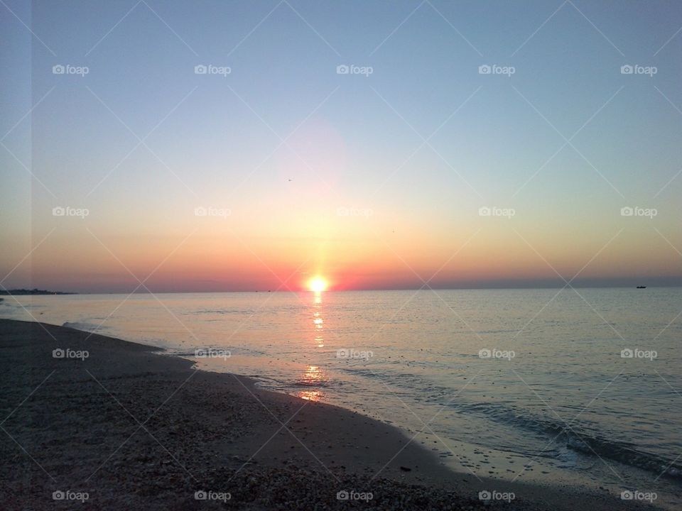 Это было невероятно, встречать рассвет у моря