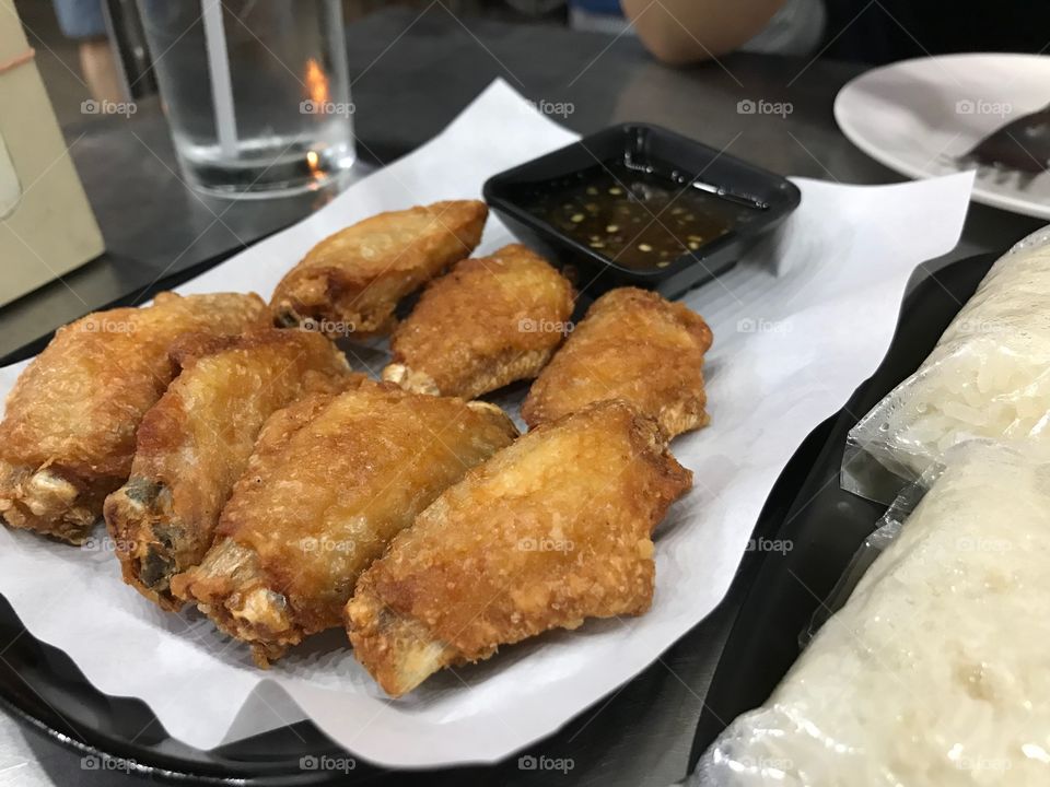Fried wingsticks with tamarind sauce