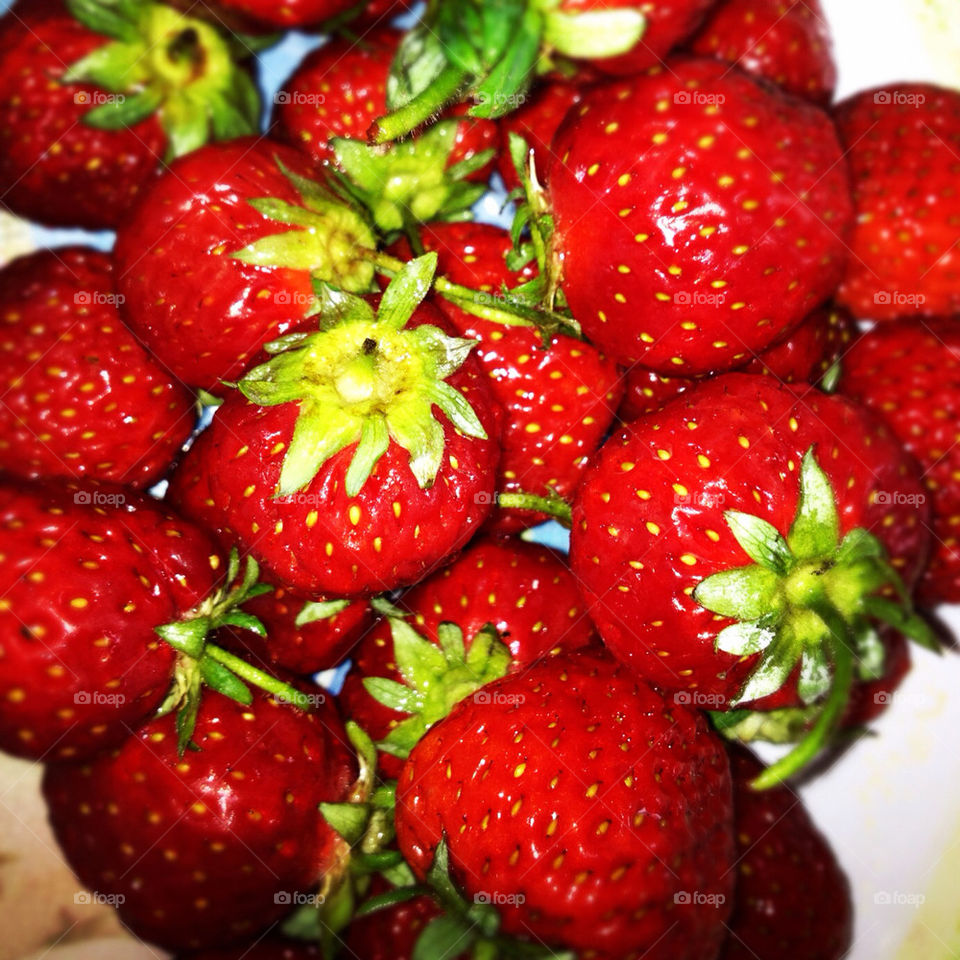 green red sweet strawberries by leta