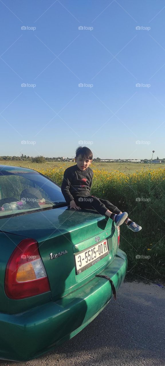 A picture of my little son, I wanted to share it with you. I hope you support me and thank you