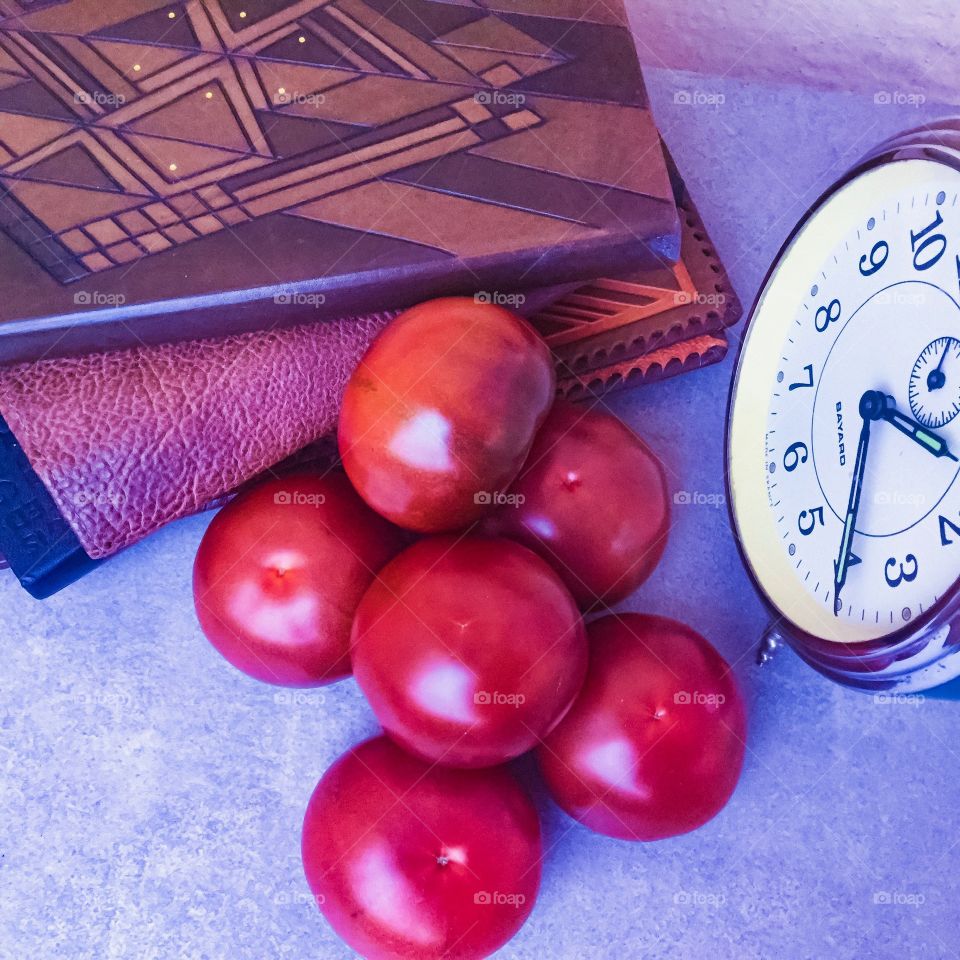 Tomatoes Clock Books 