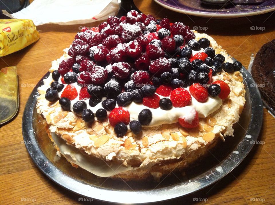 Cake full of healthy berries