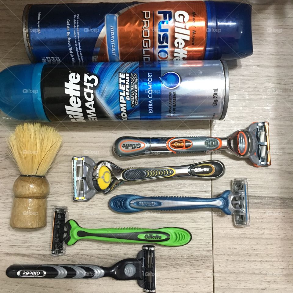 O ritual da escolha: maravilhosos aparelhos e excelentes cremes de barbear da Gillette!