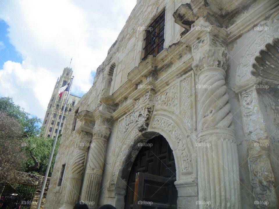 Alamo entrance 