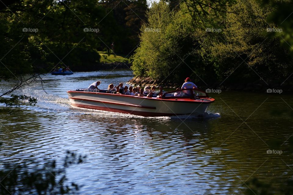 Sightseeing boat 