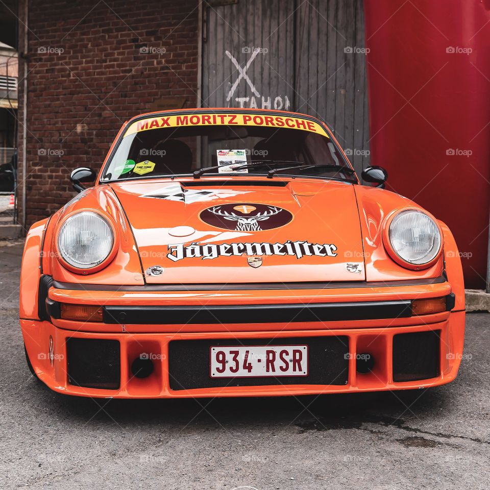 Porsche racingcar sponsored nu jagermeister