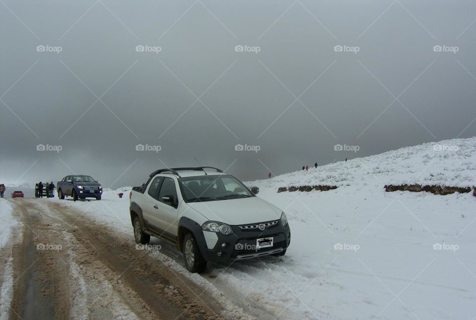 camioneta y nieve