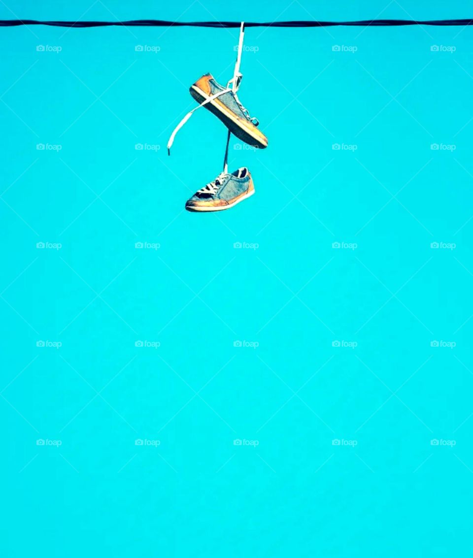 sport shoes tie on cable with less looks nice sport shoes orange and blue colour