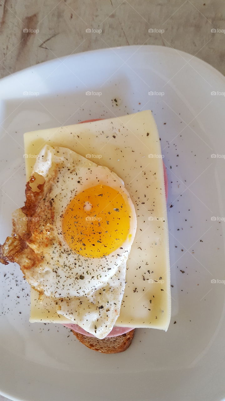 Strammer Max - Eggs Chees Meat - Tighter Max