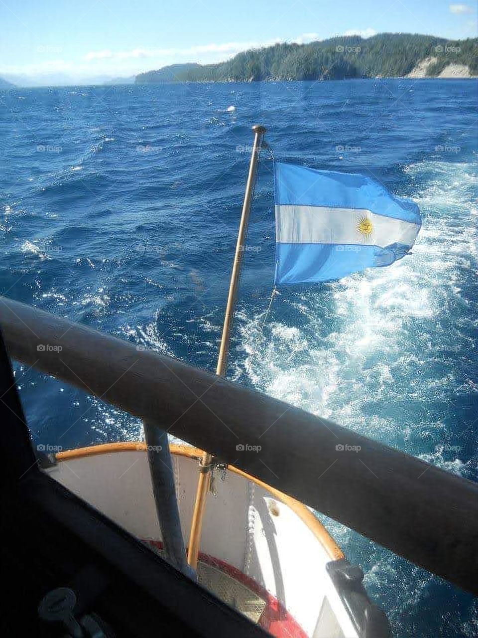 bandera argentina del barco en Bariloche