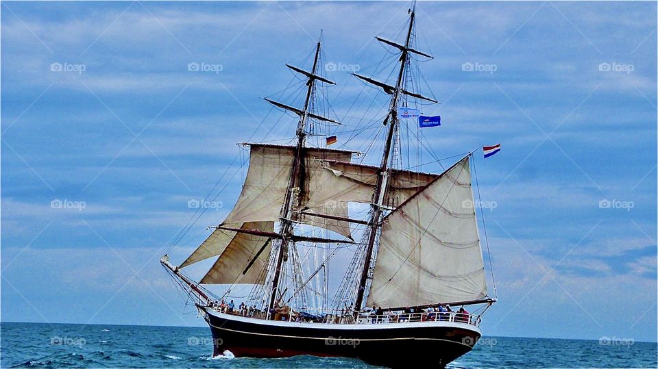 This gigantic sailing vessel offers tours on the „Ostsee“ from the city of „Rostock“. Aside from the „Nordsee“ in the area of „Hamburg“, Germany’s largest harbor city the „Eastern See“ is an ocean inlet further east. 2021. Hypnotic Productions