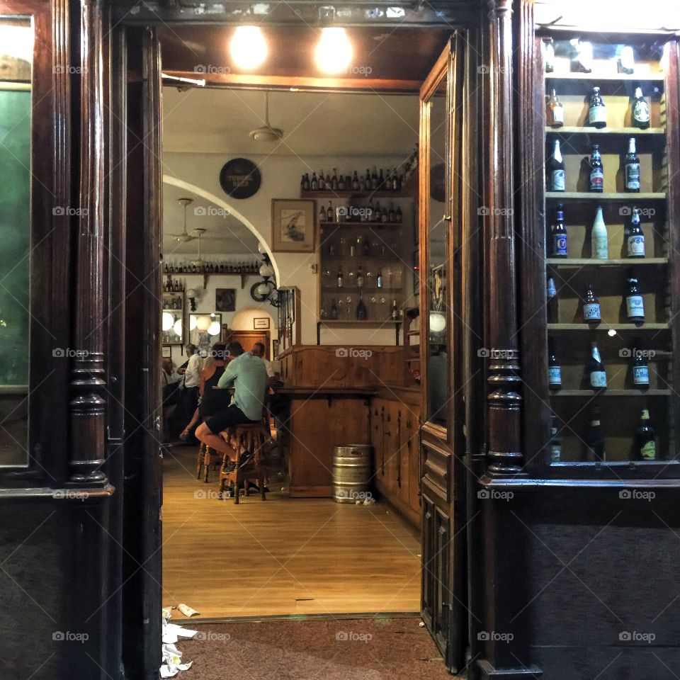 Looking into an old tapasbar in Madrid 