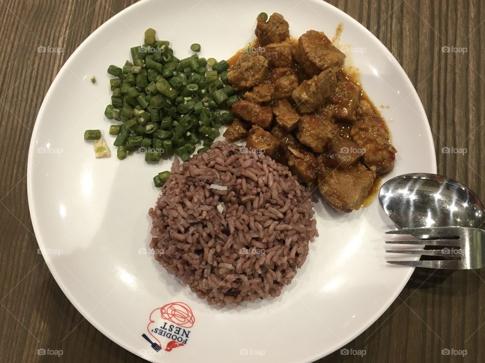 Pork curry with brown rice 