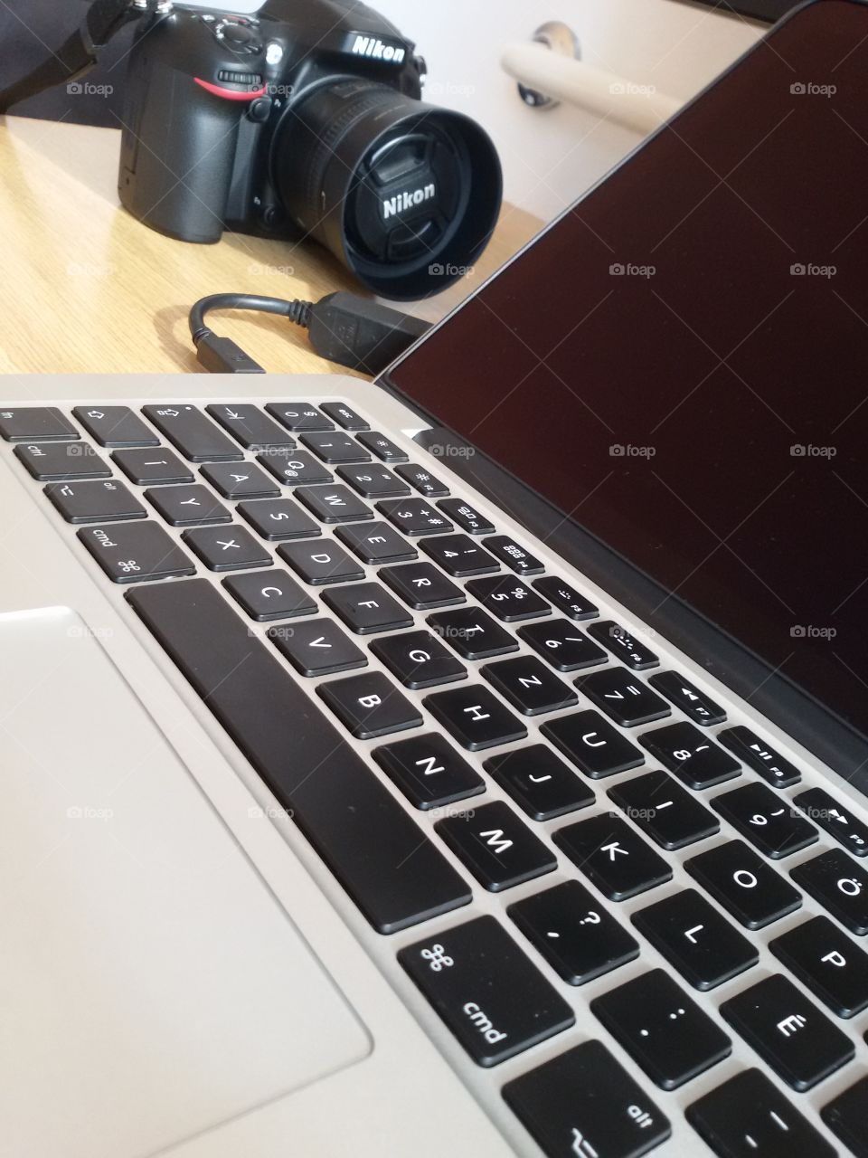 apple macbook pro vs nikon7100