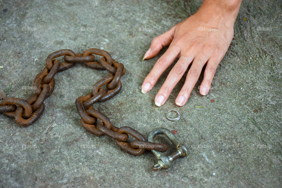 ring finger and chain