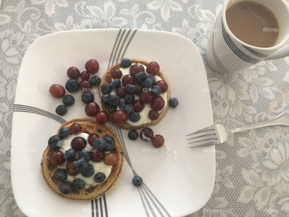 Whole wheat waffles with yogurt and berries 