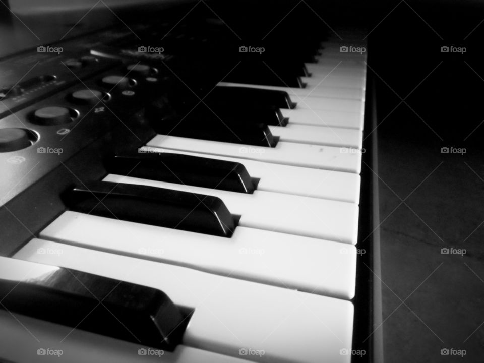 piano keys in lin