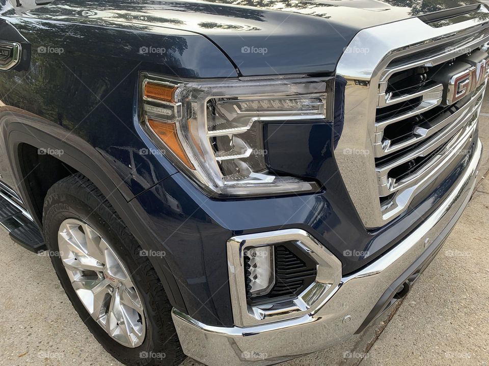 GMC SIERRA FRONT END - The Modern Ordinary Cars - All in all, modern car engines are more efficient, smaller, relatively more powerful, smarter, and less prone to wear and tear. Most modern cars have computers installed in them. 