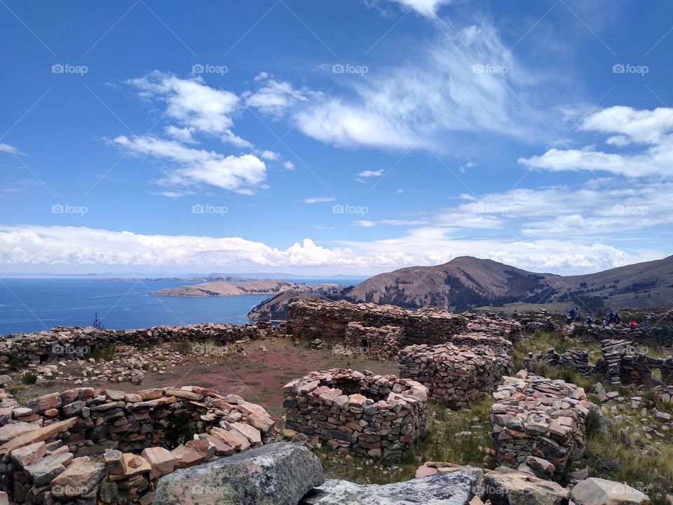 Fortaleza preinca Siani a orillas del lago titicaca