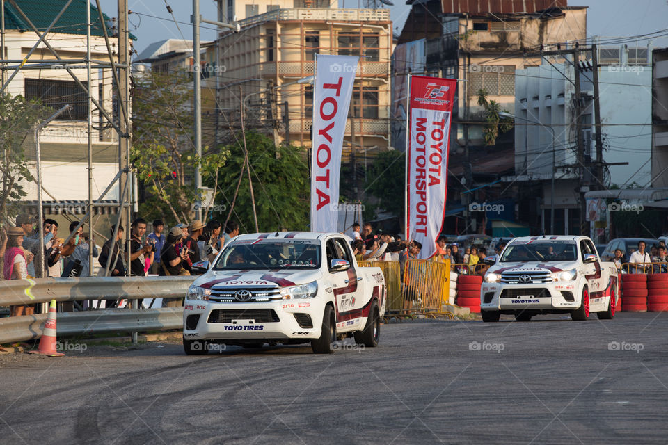 Toyota hilux revo drift show 