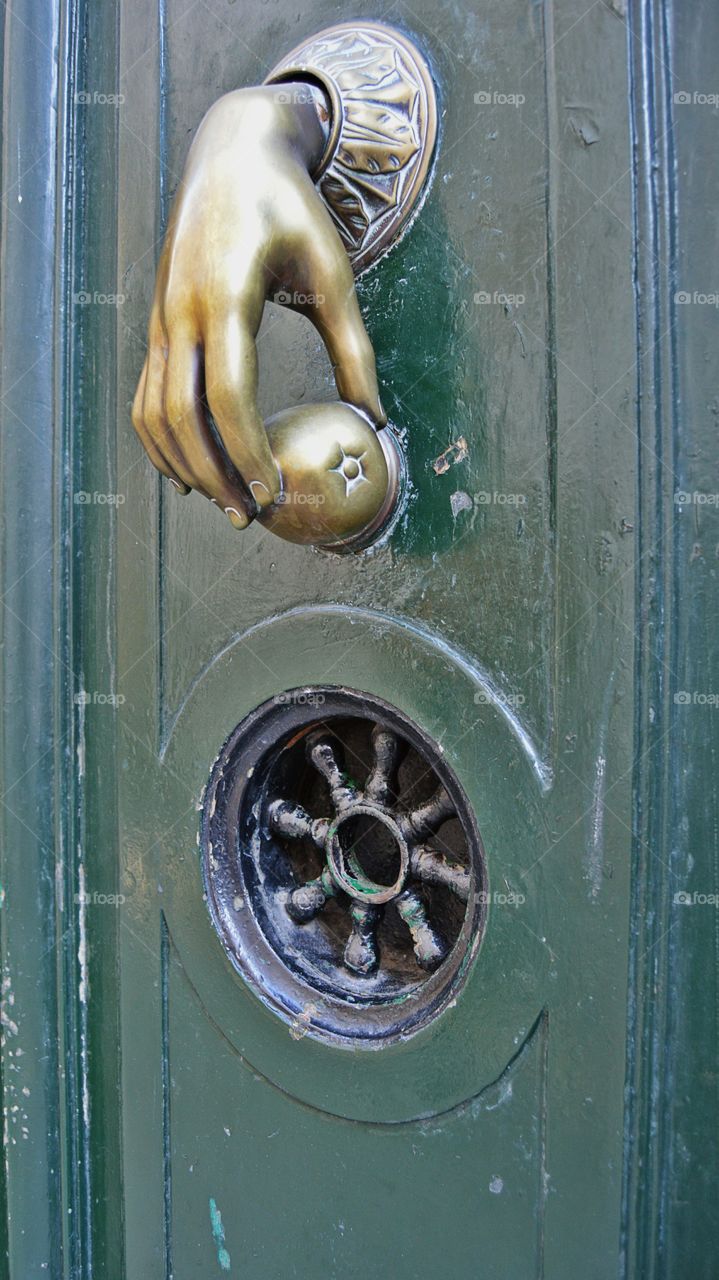 Knocker