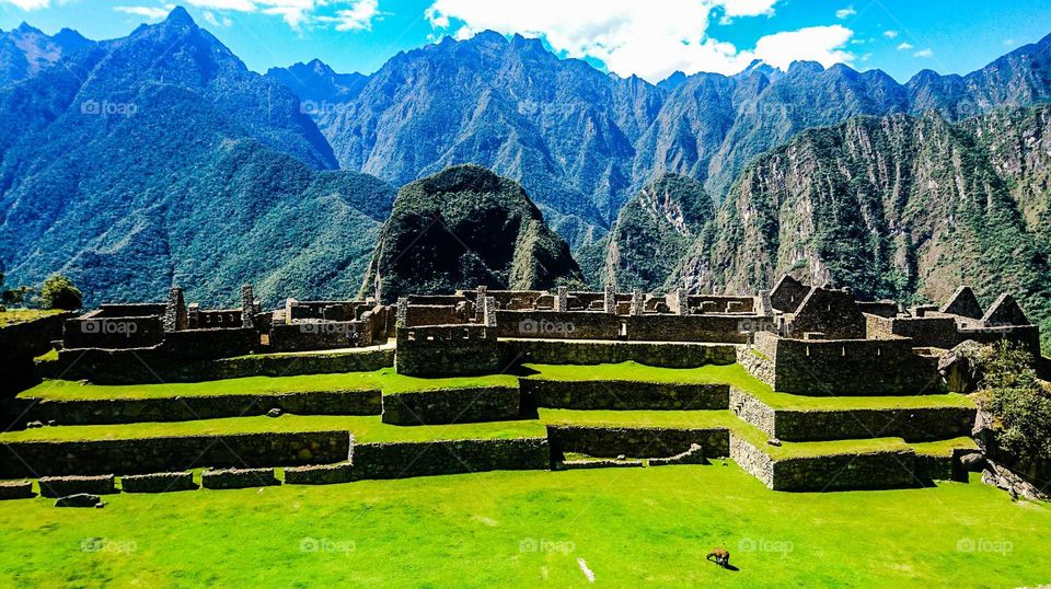 The peaks of Macchu Piccu