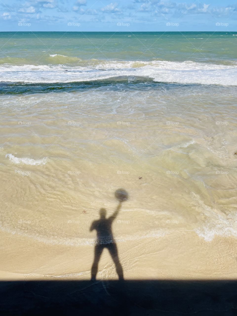 Shadow, sea, sun and fresh water