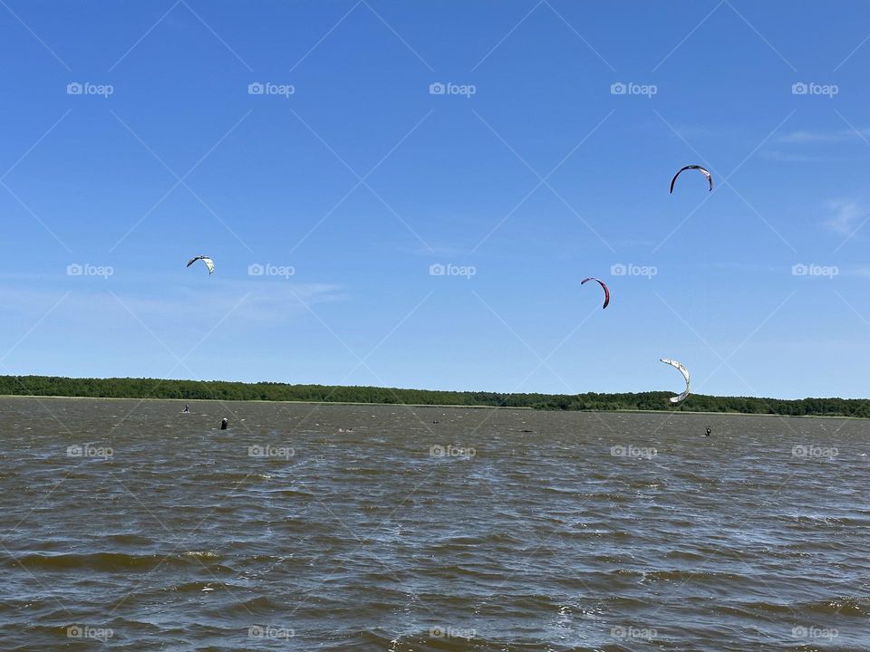 Kitesurfing 